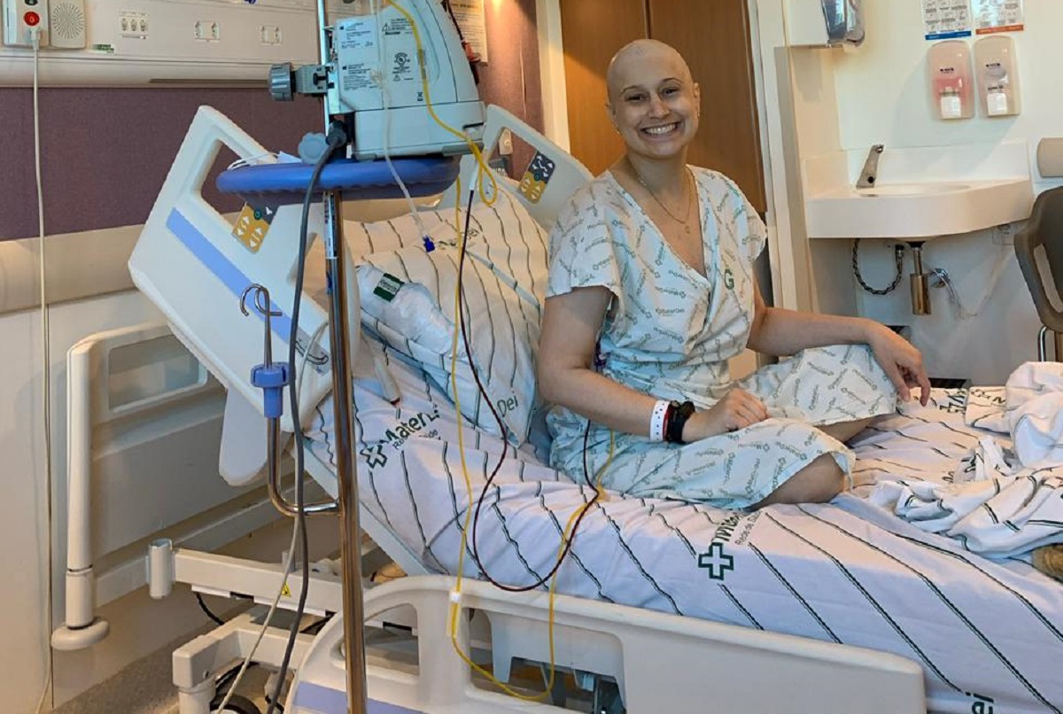 Carolina Temponi durante a quimioterapia: 15 bolsas de sangue foram essenciais para sua recuperação