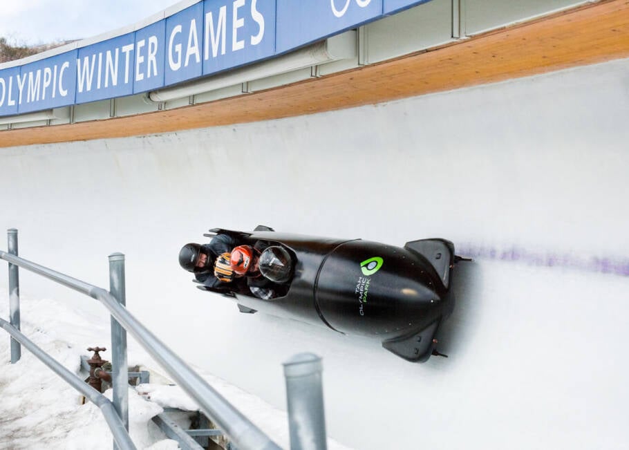 Já imaginou experimentar o icônico bobsled no mesmo local que foi sede dos Jogos Olímpicos de Inverno de 2002