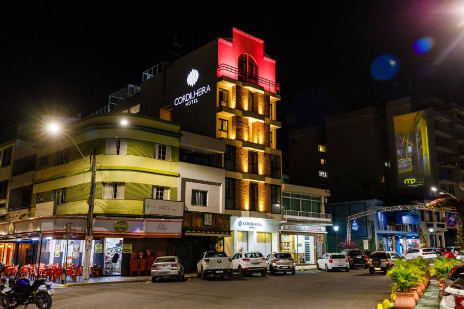 Cordilheira Hotel é otra hospedagem que fica bem no agito de Serra Negra