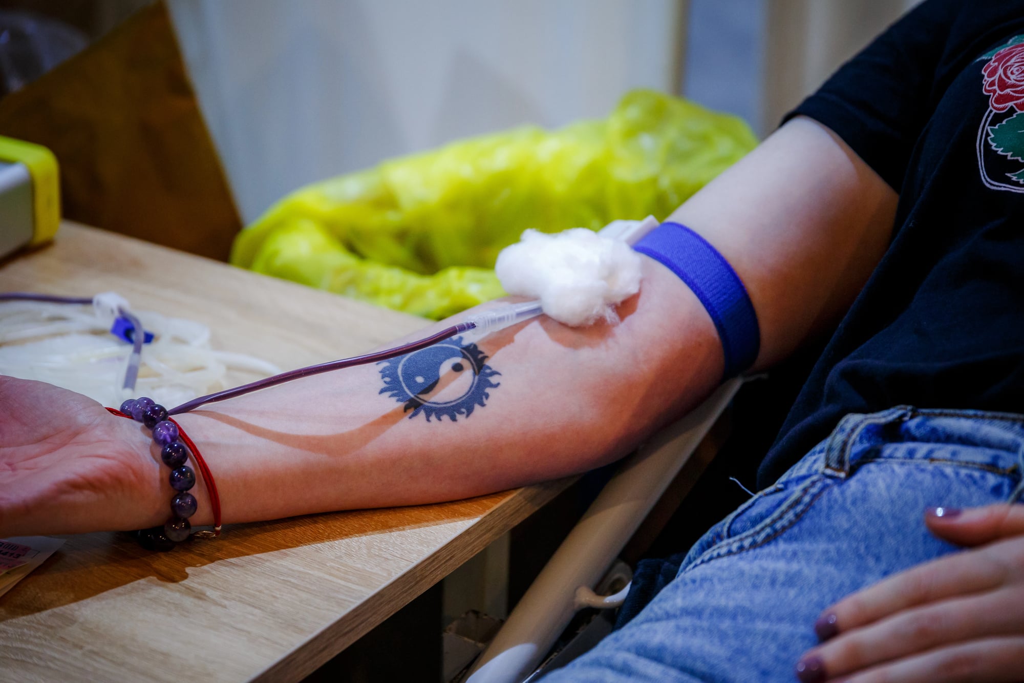 Ter tatuagem não impede a doação, mas é preciso aguardar seis meses após o procedimento.