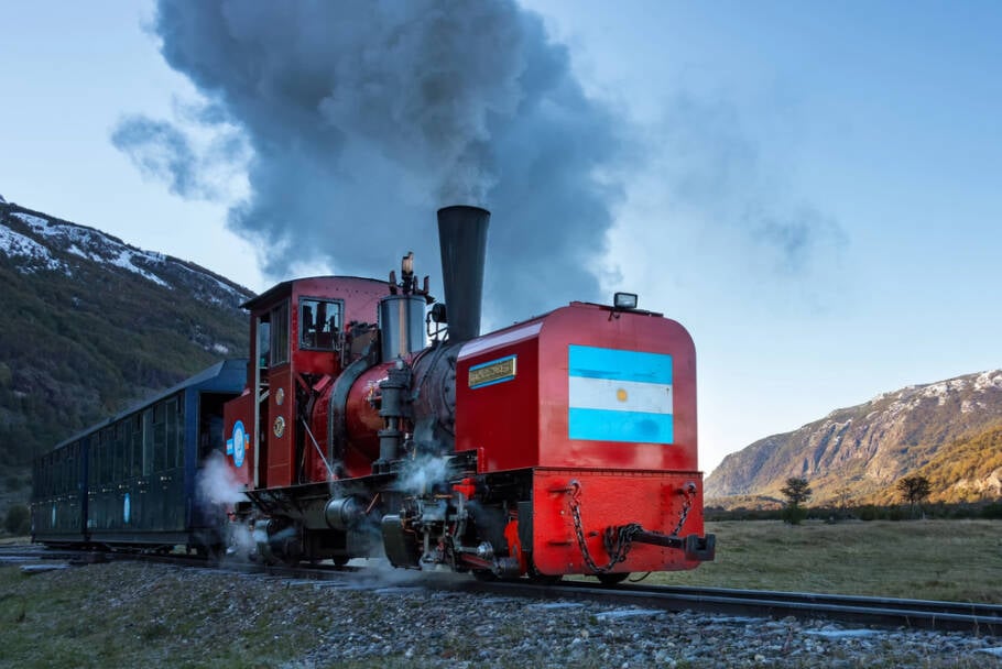 Uma atração em especial chama atenção no Ushuaia: o famoso Trem do Fim do Mundo