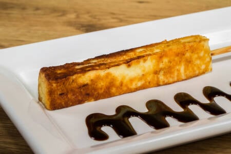 Espetinho de Queijo Coalho com Melaço