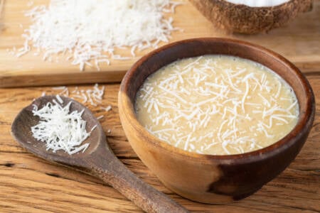 Cocada mole de micro-ondas com toque de laranja