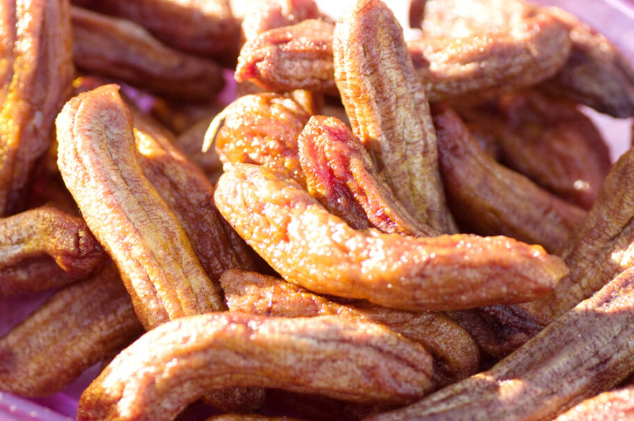 Durante o processo de desidratação, o volume da fruta diminui, mas seus nutrientes ficam mais concentrados