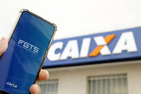 Trabalhadores optantes pela modalidade aniversário do FGTS e que fazem aniversário em junho podem já sacar parte do fundo até 29/8; nascidos em julho são os próximos beneficiados