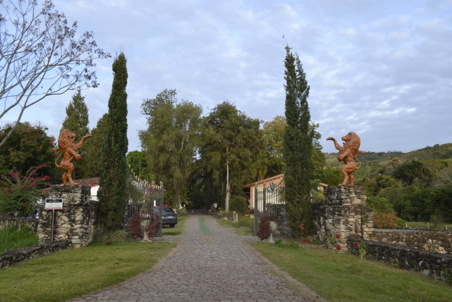 Entrada da Vinícola Família Carra