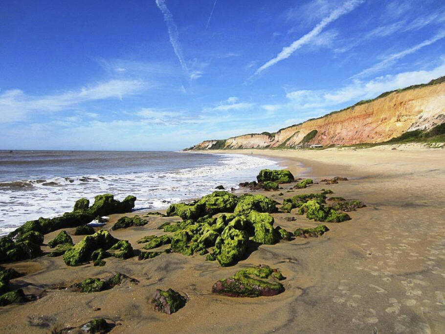 As falésias de Marataízes, no litoral do Espírito Santo