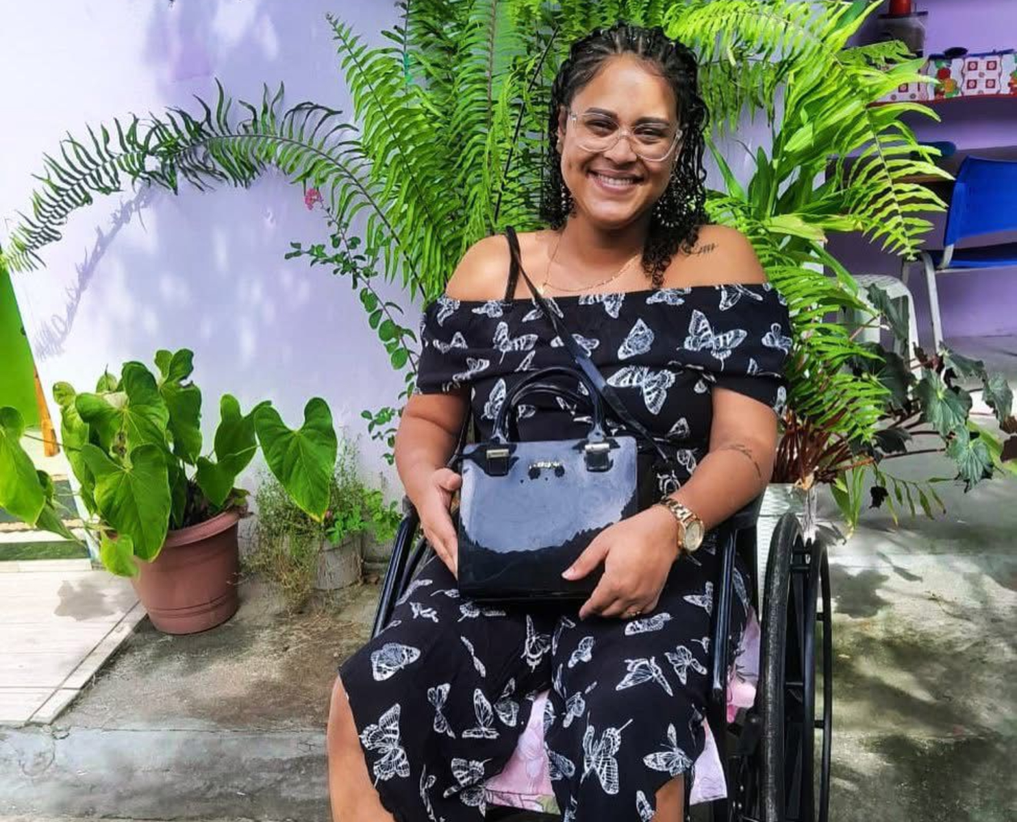 Após o diagnóstico de mielite infectuosa, Jessica passou a usar cadeira de rodas e segue em processo de reabilitação.