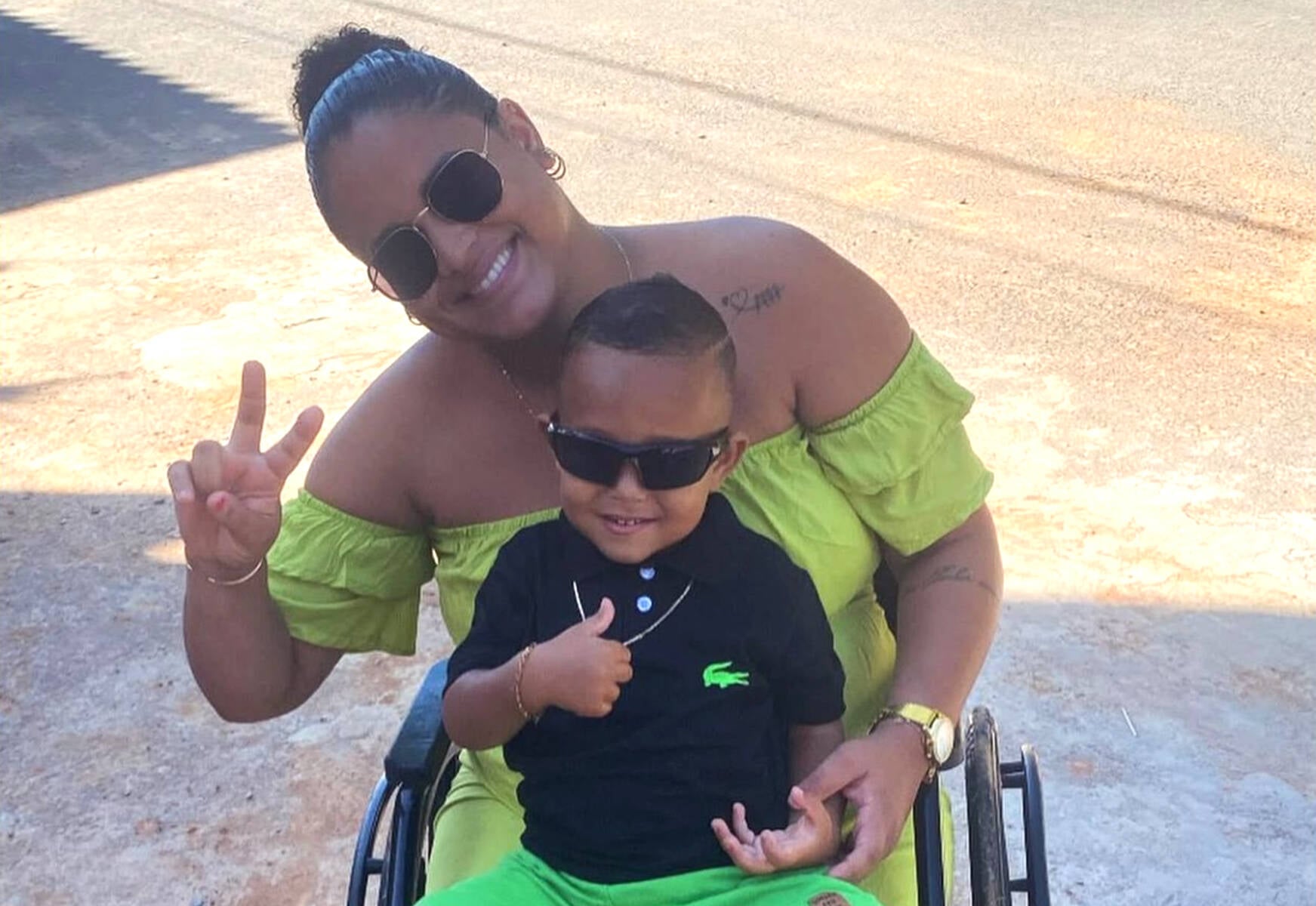 Ao lado de sua mãe e do filho Pietro, de 3 anos, Jessica encontra força todos os dias para seguir em frente e aproveitar a vida.