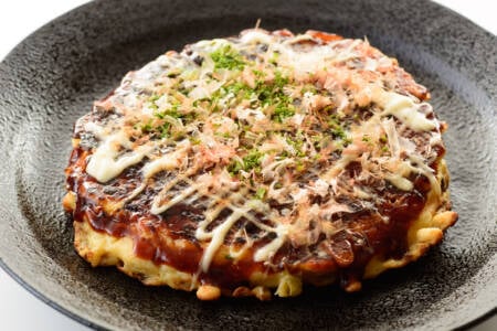 Panqueca japonesa okonomiyaki de repolho