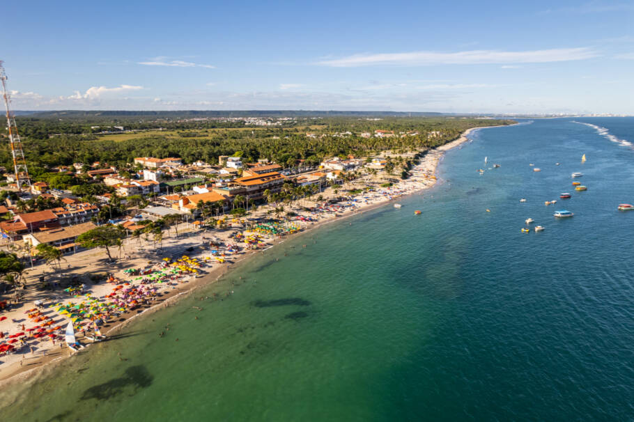 Vista aérea da Praia do Francês, águas cristalinas, Maceió, Alagoas. Região Nordeste do Brasil.