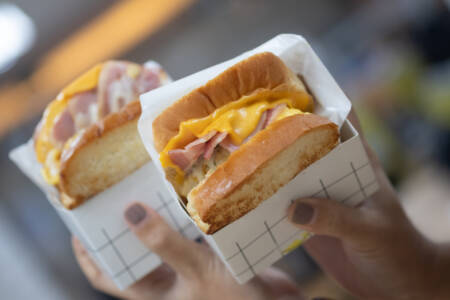 Egg toast coreano com queijo e presunto