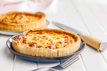 Quiche de cebola com queijo