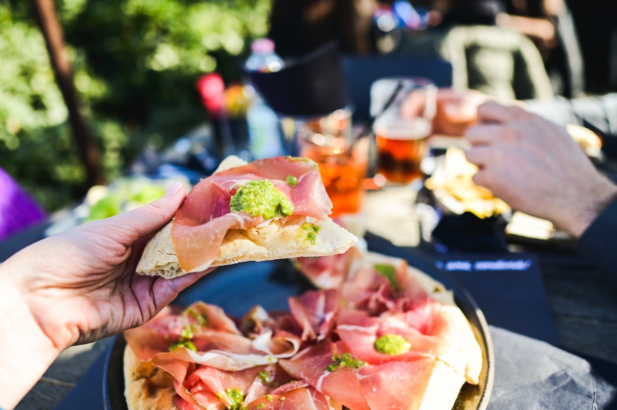 A descoberta pode ajudar a explicar comportamentos alimentares em pessoas com distúrbios de memória, como o Alzheimer, que podem repetir refeições por não recordarem que já comeram