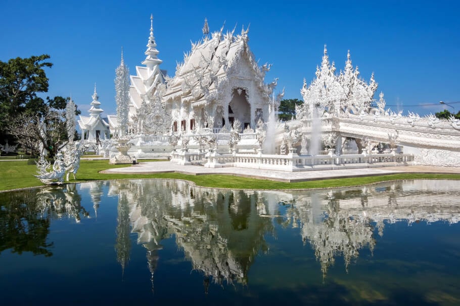 Wat Rong Khun, também conhecido como Templo Branco, em Chiang Rai, na Tailândia