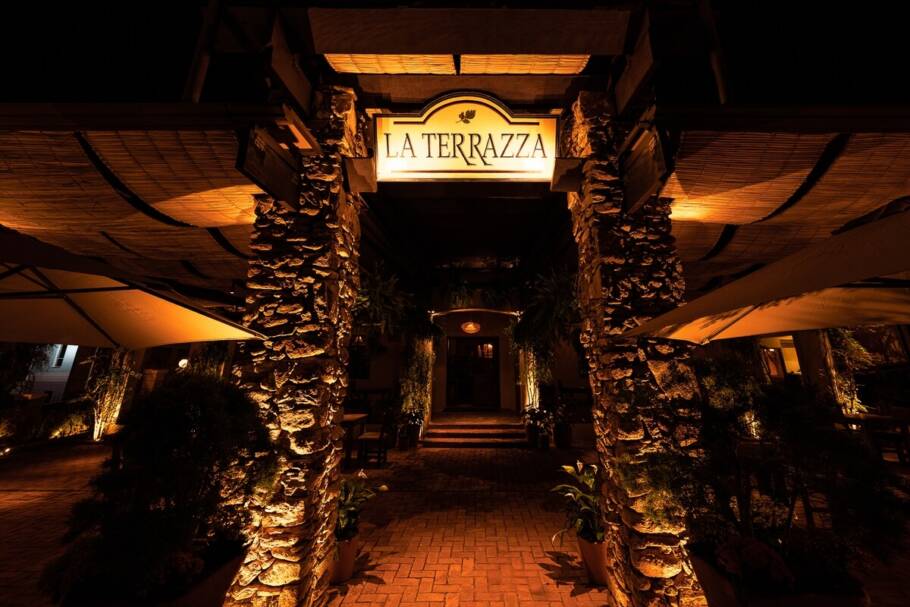 Área externa do restaurante La Terrazza, um dos endereços mais elegantes de Serra Negra