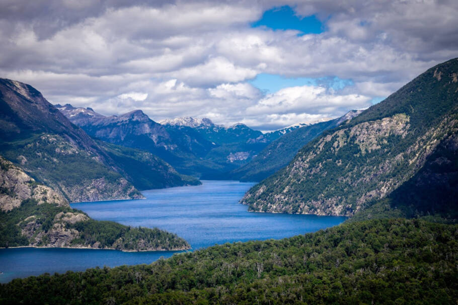 Vista do lago Nahuel Huapi, que integra a rota de 32 km do tour Circuito Chico