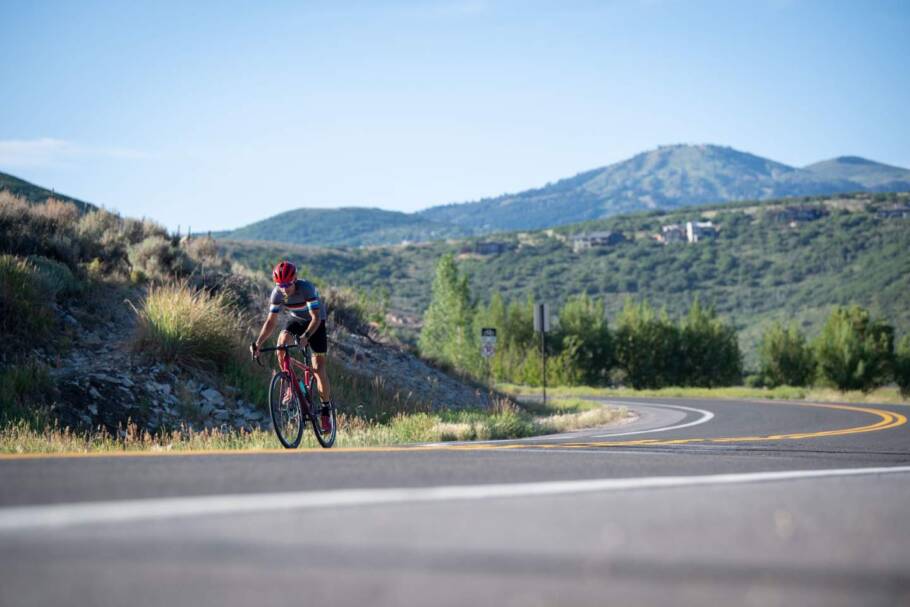 Ciclistas profissionais chegam a morar em Park City temporariamente para treinar