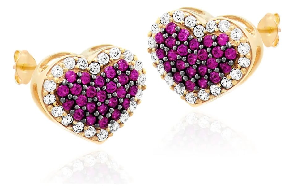 Esse par de brincos em formato de coração e com zircônias custa R$819,52 no Mercado Livre