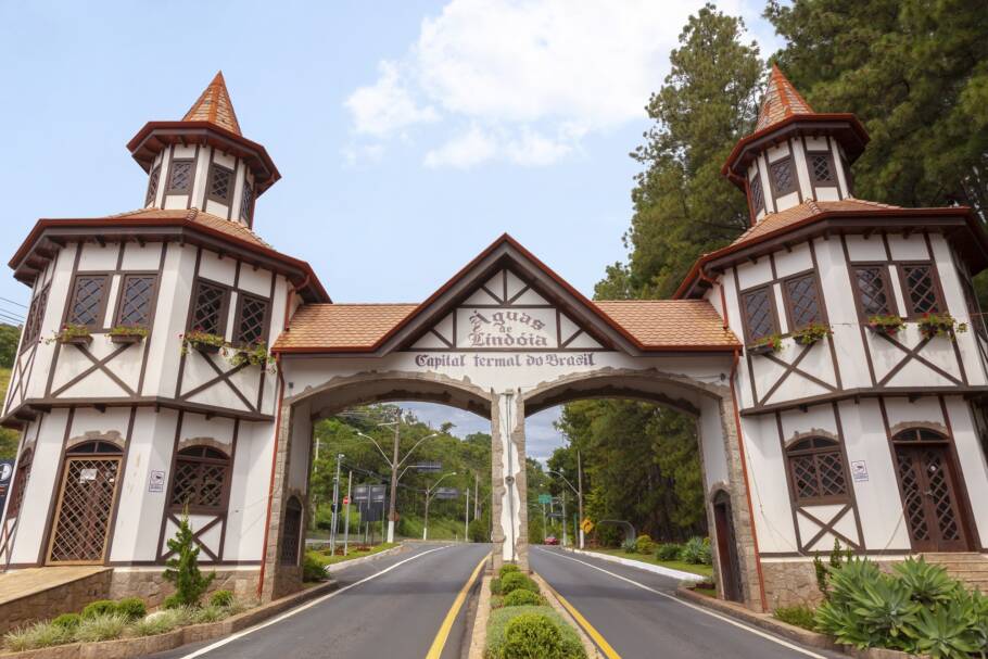 Portal Turístico de Águas de Lindóia, na Serra da Mantiqueira