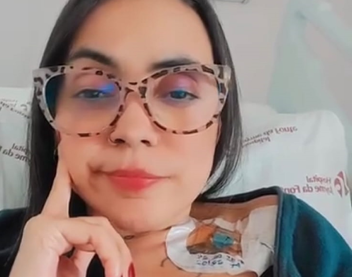 Roberta convive com uma doença grave e depende de transfusões regulares para sobreviver. A doação de sangue é parte essencial da sua vida.