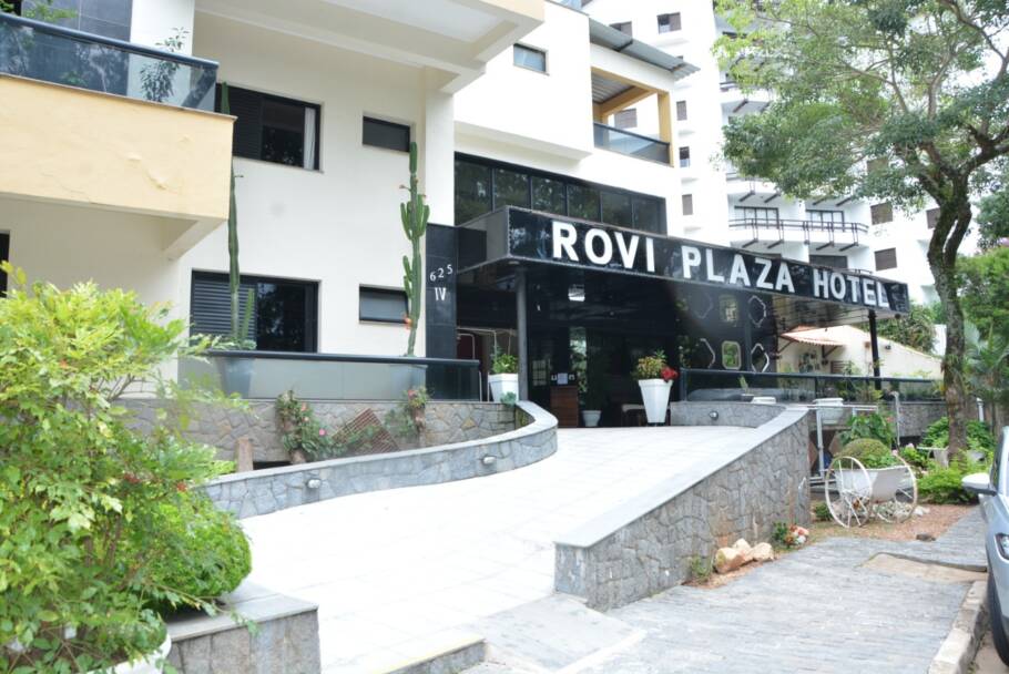Rovi Plaza Hotel oferece lazer completo para famílias