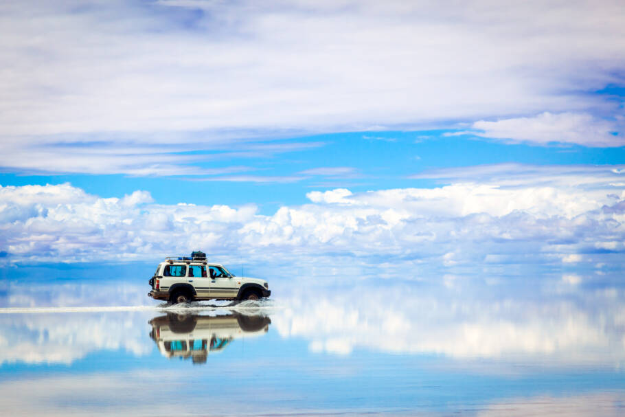 Salar de Uyuni, na Bolívia, é o maior e mais alto deserto de sal do mundo