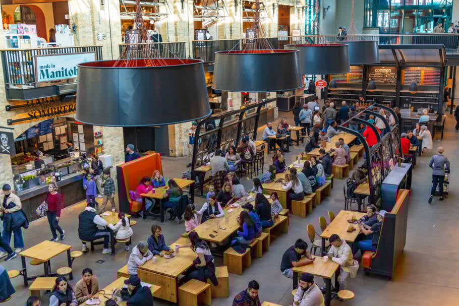 Vista do Forks Market, centro gastronômico em Winnipeg