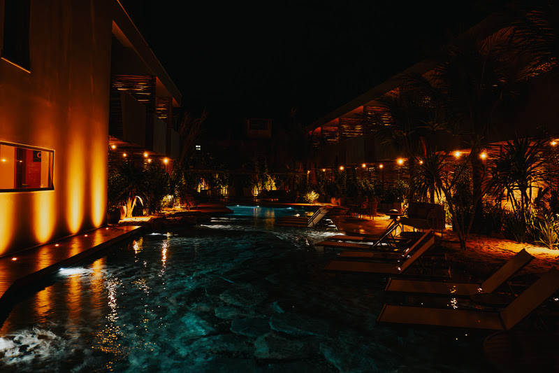 A proposta de desconexão se estende às experiências sensoriais proporcionadas pelo hotel