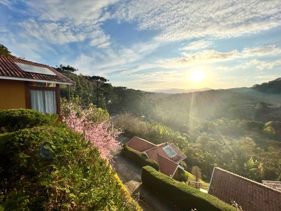 Vista de um dos chalés da Pousada Quatro Estações de Pinhal