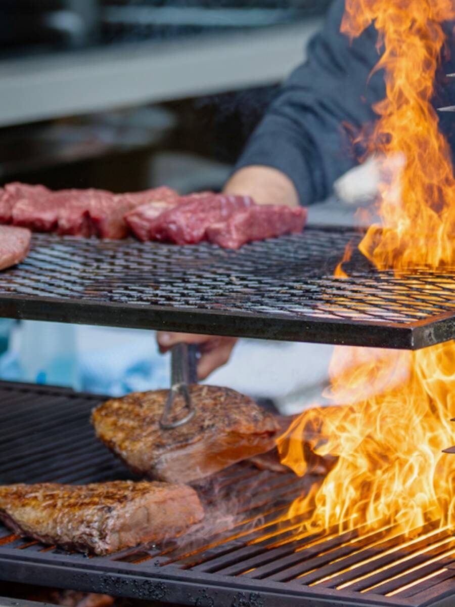 Buffê terá diversidade gastronômica com estações de churrasco, comida japonesa e frutos do mar