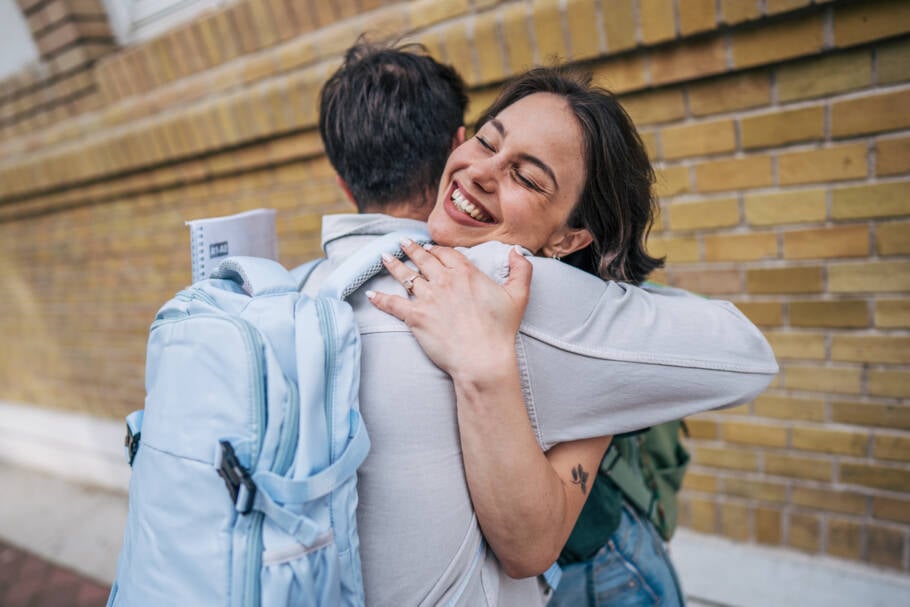 Relações de amizade podem ser tão benéficas (se não mais) que um casamento, segundo especialista