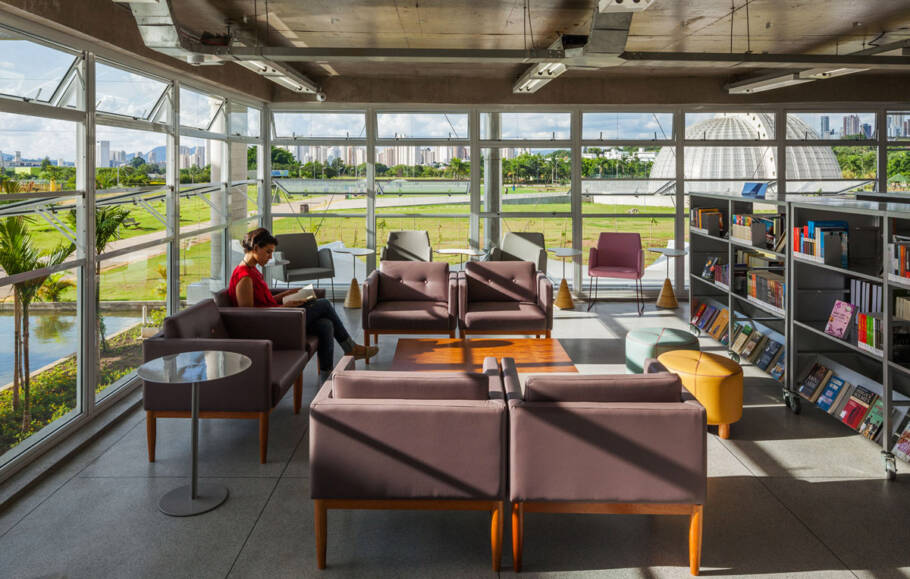 Biblioteca do Parque Villa-Lobos com suas janelas panorâmicas