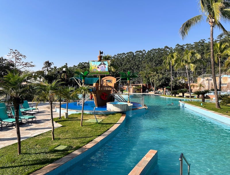 piscinas de águas termais no Blue Tree Thermas de Lins