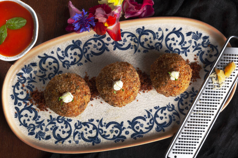 Arancini também está no menu do Bottega.