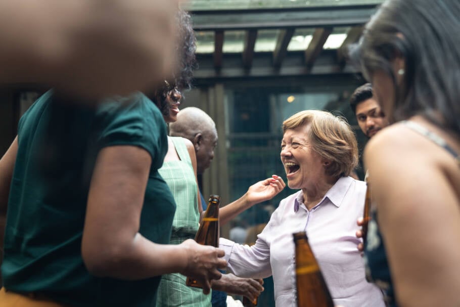 Criar vínculos com vizinhos e participar da vida local pode fazer mais pela sua saúde do que você imagina