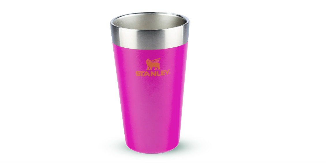 O Copo Stanley de cerveja sai por R$87,78 na cor vivid violet