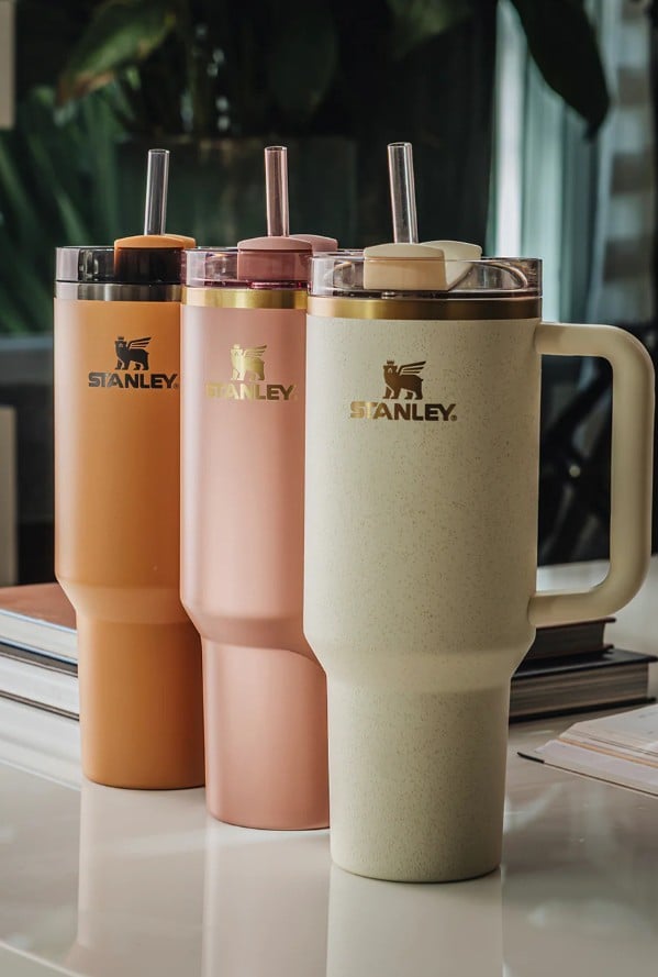 O Copo Stanley Quencher de 1,18L sai por R$260,83 (37% OFF)