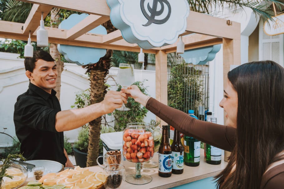 Tendência das festas matinais acompanha as mudanças nas prioridades de estilo de vida dos jovens