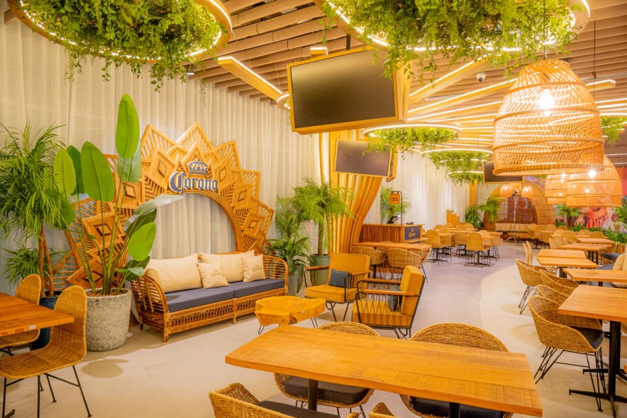 Corona Vista tem ambiente descontraído para quem pensa em relaxar antes do voo ou após pousar em Congonhas