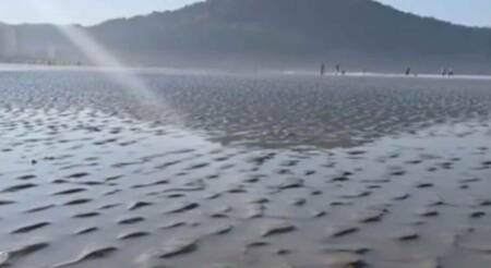O fenômeno registrado em Praia Grande trata-se de uma maré baixa