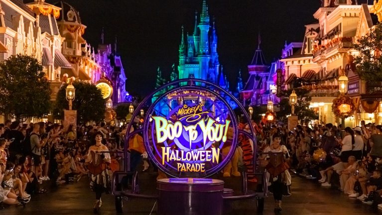 A Parada de Halloween ocorre em todas as noites selecionadas da Mickey’s Not-So-Scary Halloween Party