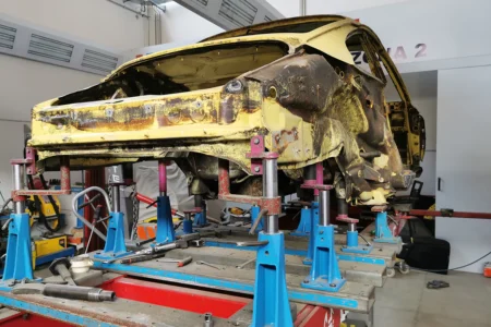 Ele encontrou um Porsche afundado no rio e transformou o carro em item de colecionador