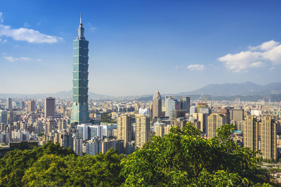 Taipei 101 se destaca na paisagem da capital de Taiwan