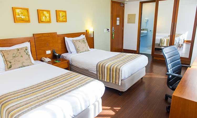 Interior de um dos quartos do Slaviero Porto Alegre