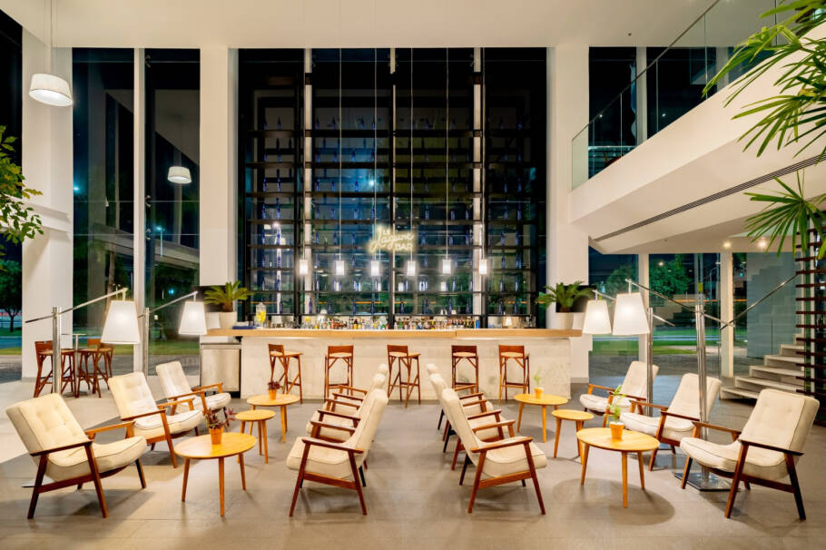 Painel no lobby do Lagune Barra Hotel