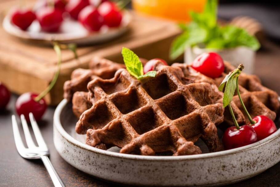 Waffle de chocolate (Imagem: Vladislav Noseek | Shutterstock)