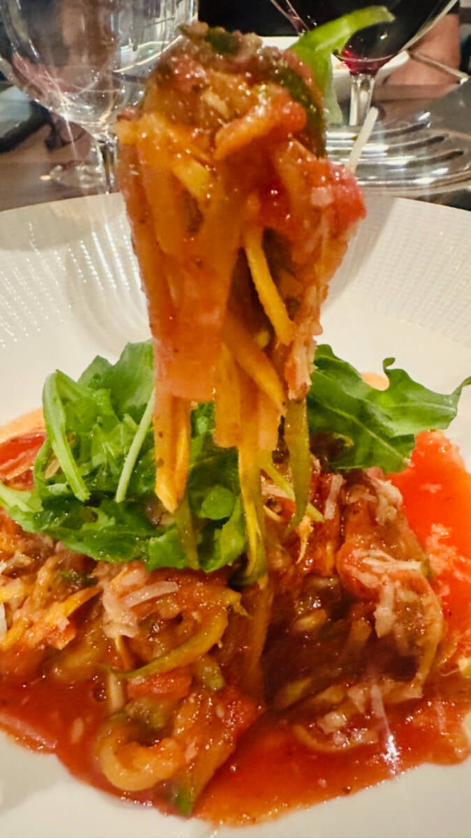 Pasta artesanal vegana de abobrinha sensacional, entre as opções especiais dos restaurantes do Star of The Sea
