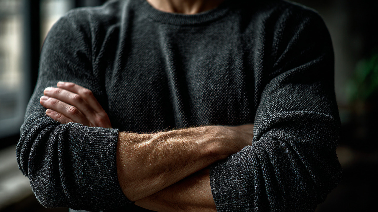 Quando uma pessoa cruza os braços, costuma-se interpretar o gesto como sinal de proteção ou criação de uma barreira física