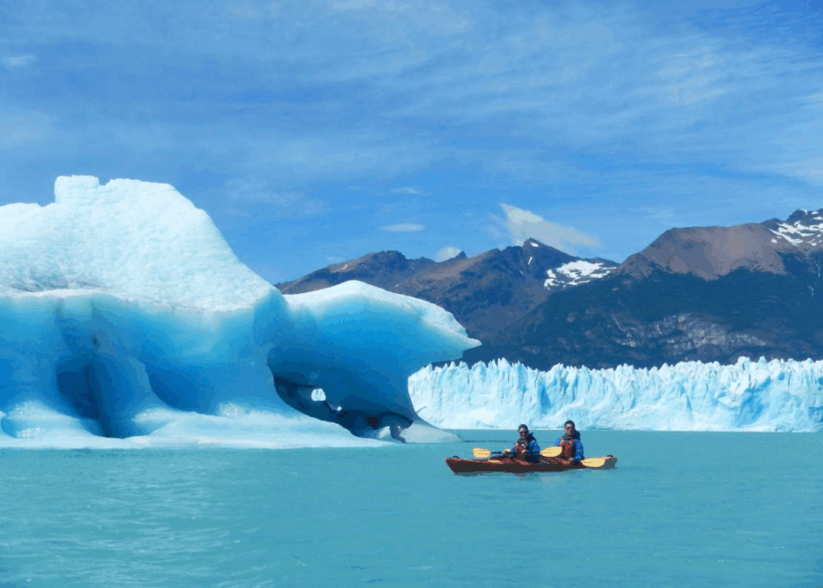 Para os mais aventureiros, travessias de caiaque são uma alternativa para explorar o Lago Argentino